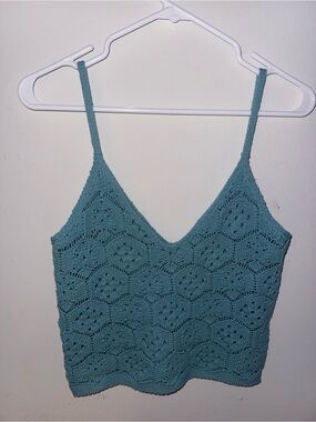 This American Eagle teal crochet tank top features a V-neckline